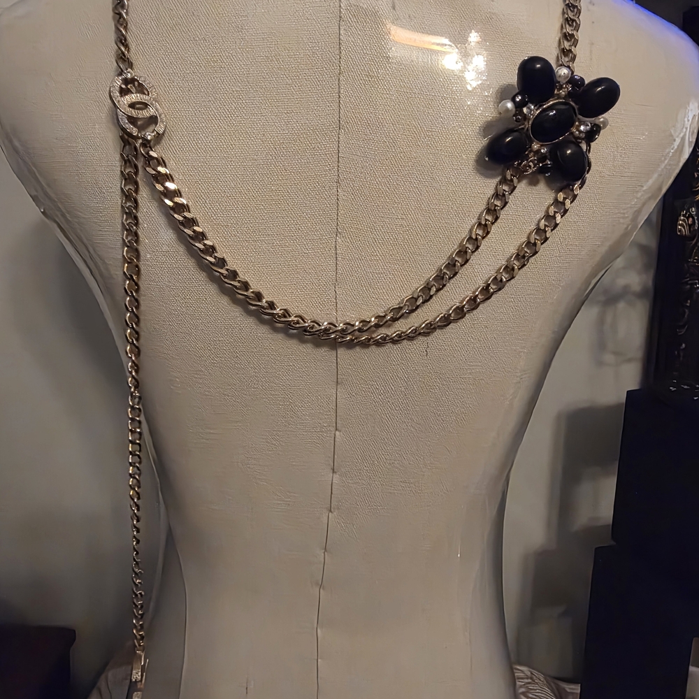 CHANEL Gold and Black Chain Belt